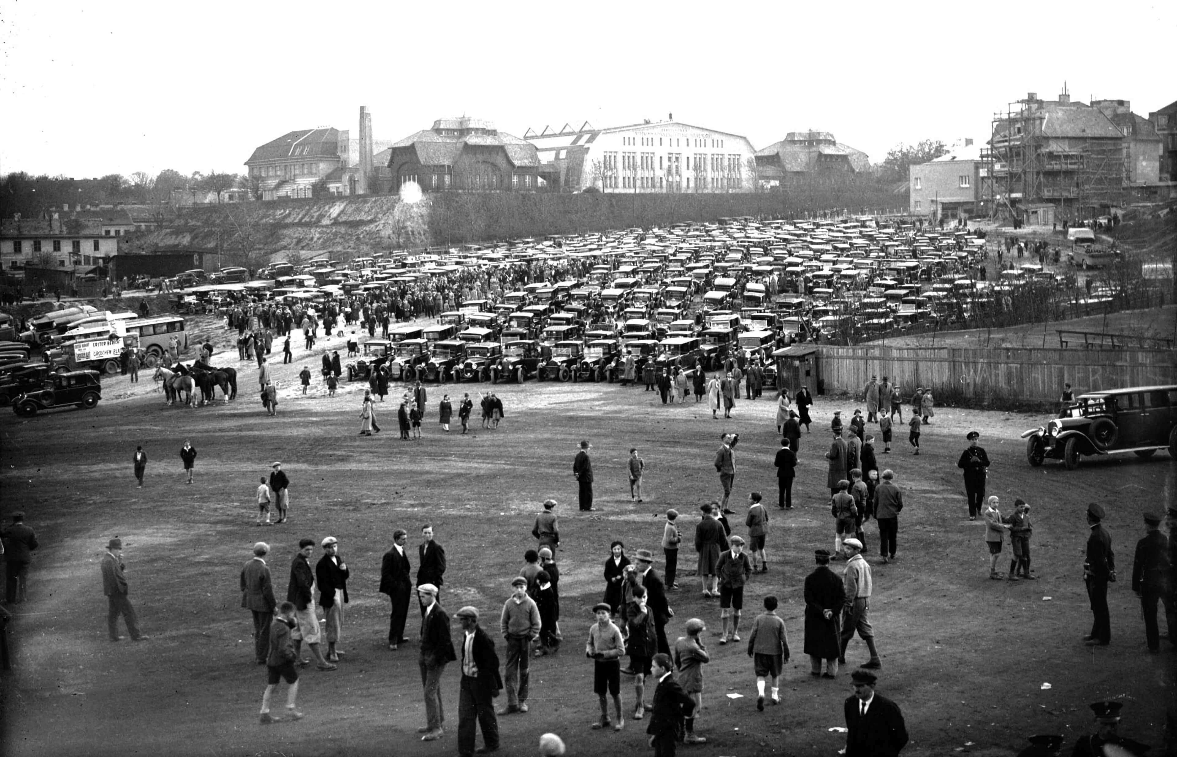 Zuschauerparkplatz beim Stadion auf der Hohen Warte, um 1925, Foto: Votava / Imagno / picturedesk.com 