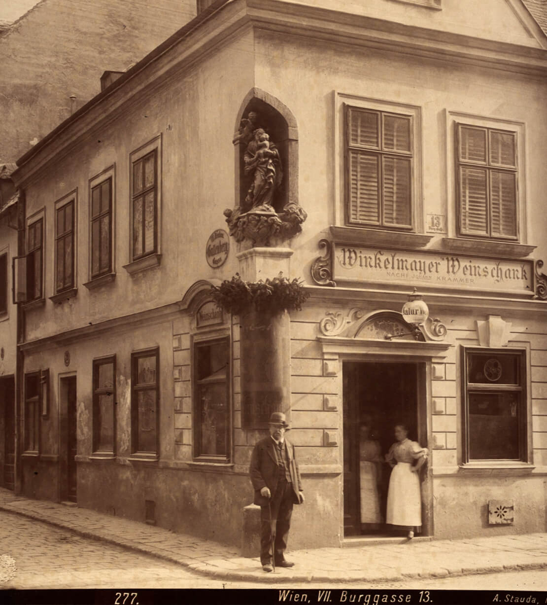 Burggasse 13/Gutenberggasse 29, „Zum Heiligen Josef“, Fotografie von August Stauda, 1899, Wien Museum.