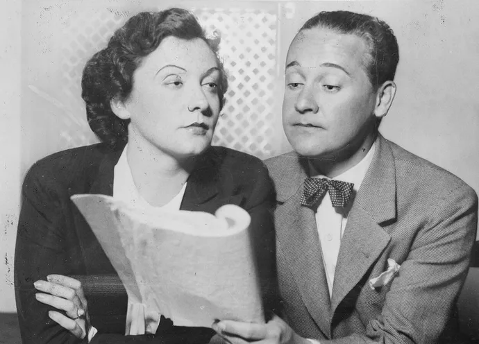 Zarah Leander mit dem Kabarettisten, Schauspieler und Sänger Max Hansen beim Einstudieren der Rolle in „Axel an der Himmelstür“, Foto: Wilhelm Willinger / ÖNB-Bildarchiv / picturedesk.com