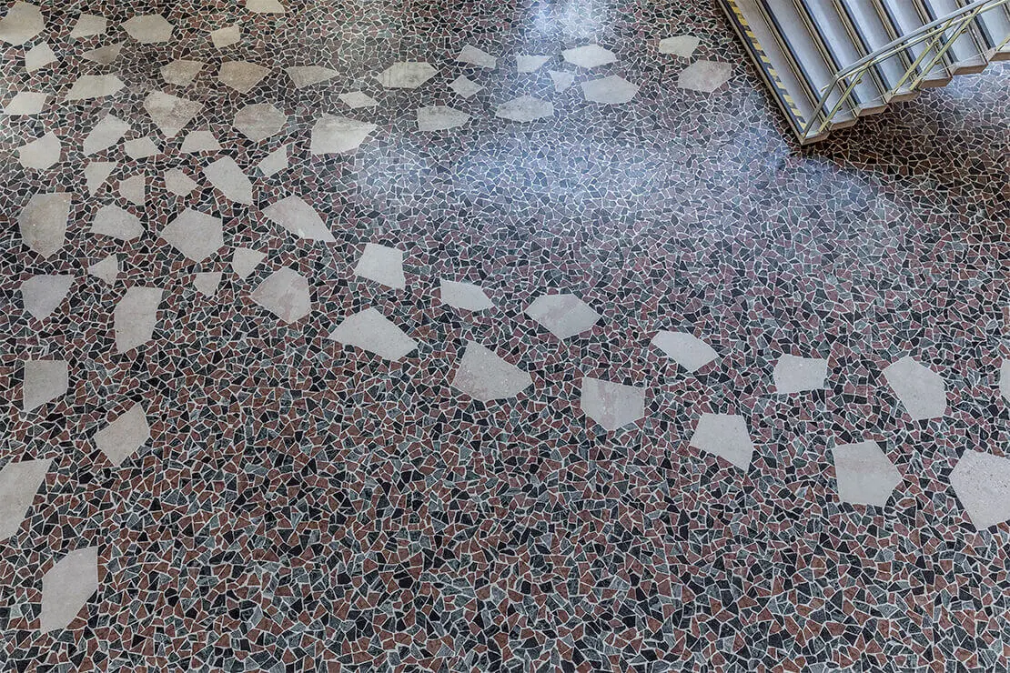 Aula der Hans Radl Schule, Architekt Viktor Adler, 1959, Foto: Stephan Doleschal  