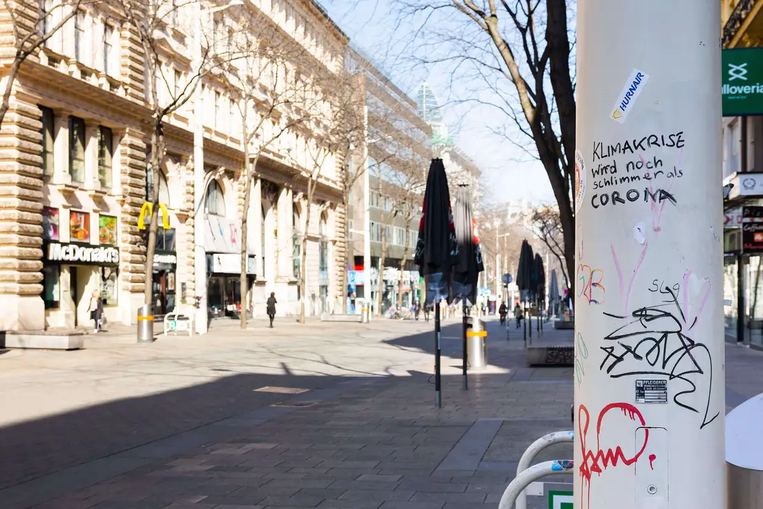 „Klimakrise wird noch schlimmer als Corona“ Unbekannt, Mariahilferstraße, März 2020, Foto: Elodie Grethen, Wien Museum