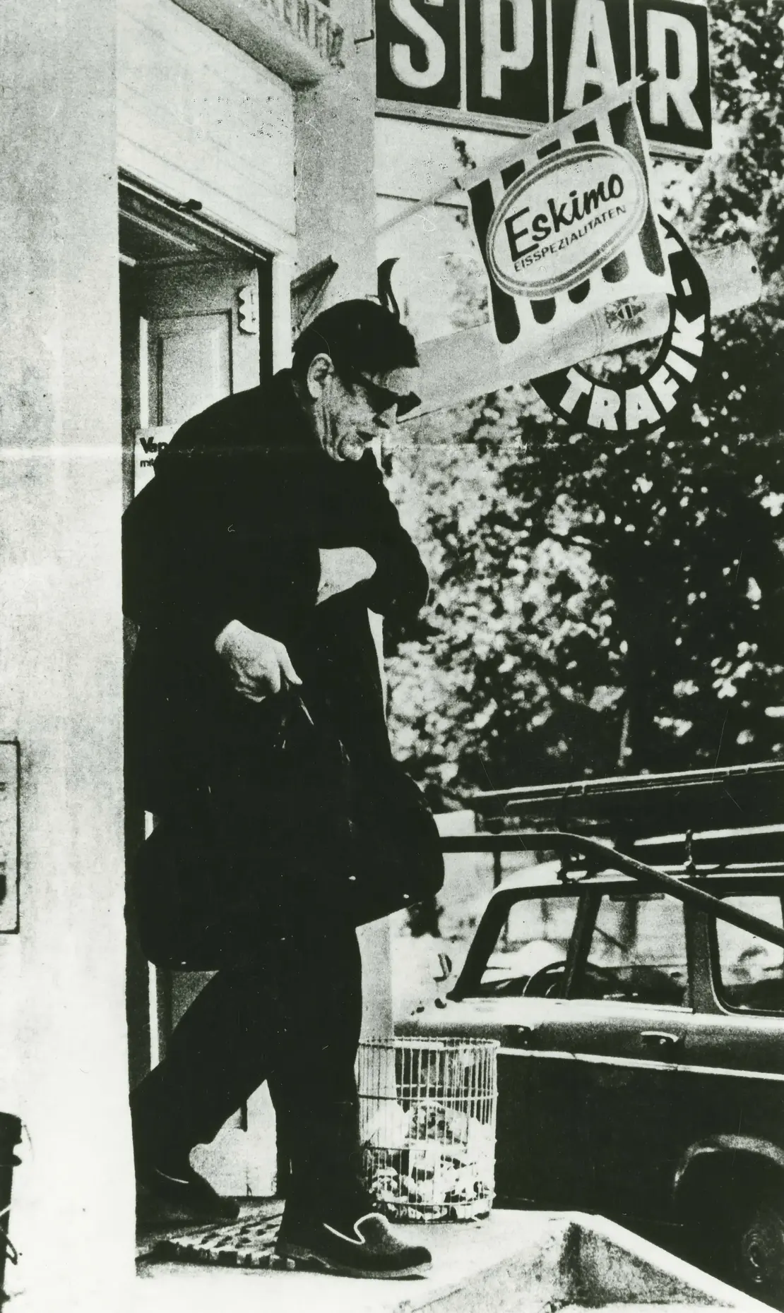 Fast anonym beim Einkaufen: Auden in Kirchstetten, NL W. H. Auden, Archiv der Zeitgenossen / Literaturarchiv NÖ.  