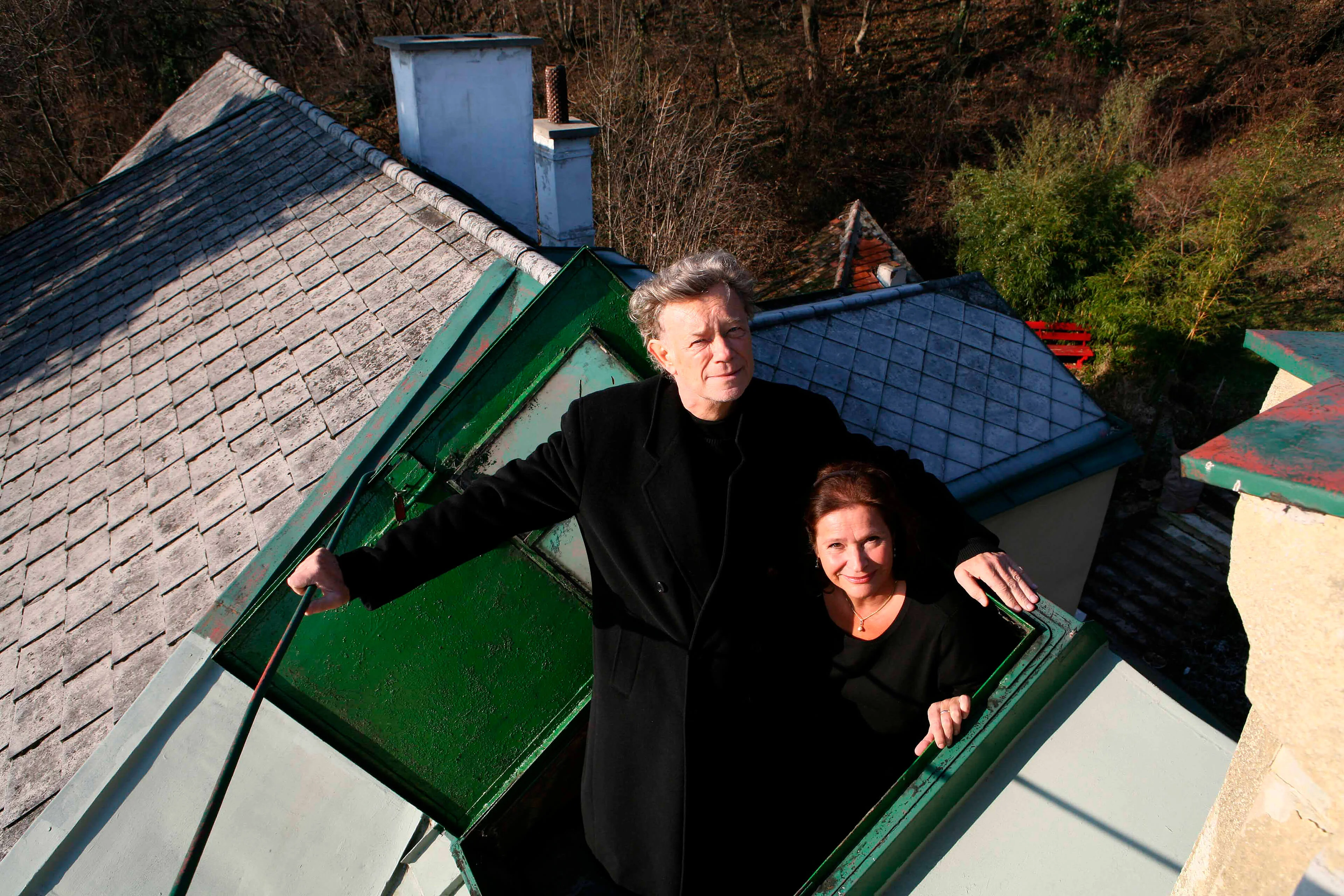 Ursula und Gert Voss am Dach ihres Hauses in Salmannsdorf, 1998, Foto: Martin Vukovits