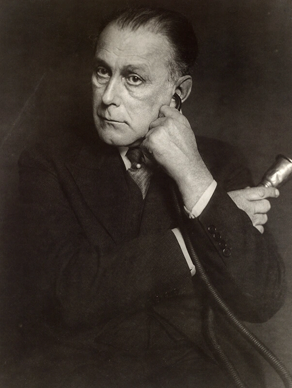 Bildnis Adolf Loos mit Hörgerät, 1930, © Trude Fleischmann, ÖNB / picturedesk.com  
