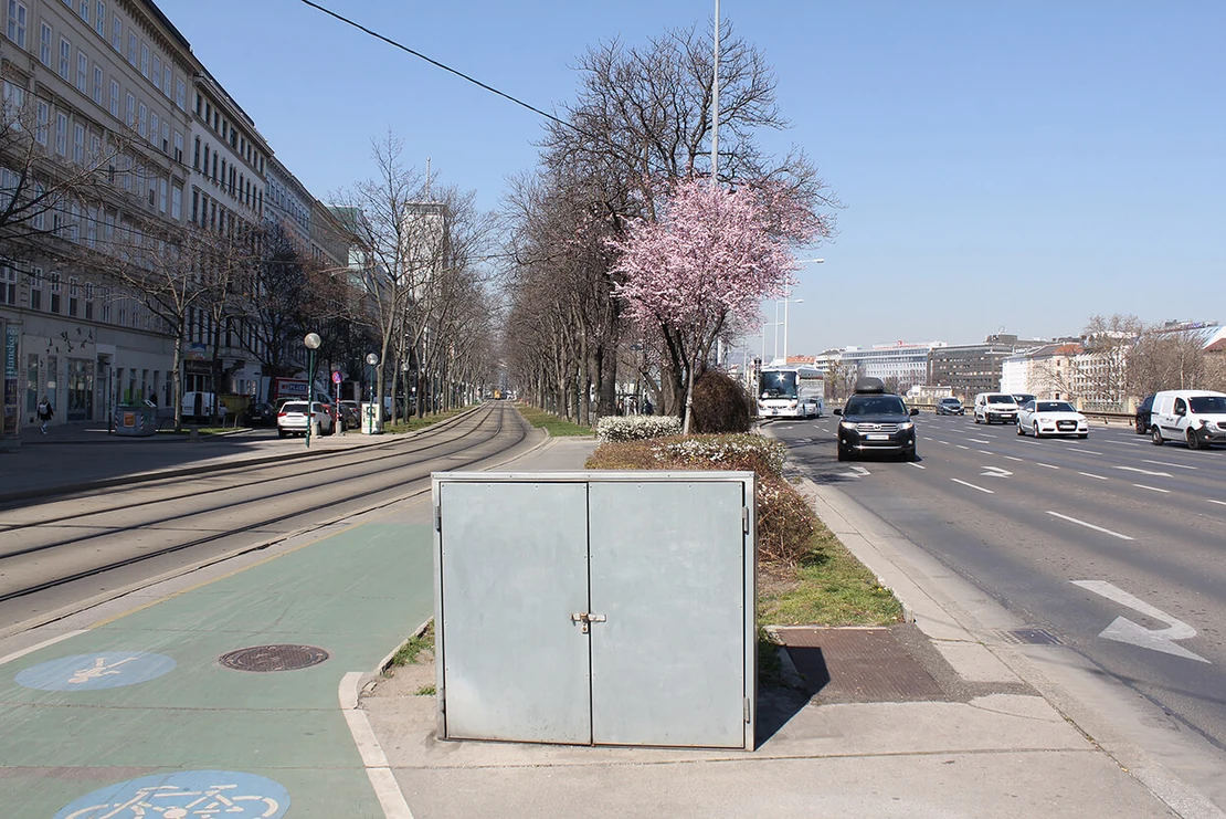 Flächen für den Verkehr statt einem Park. Der Wandel innerhalb der letzten 150 Jahre wird deutlich. Foto: Christian Hlavac  