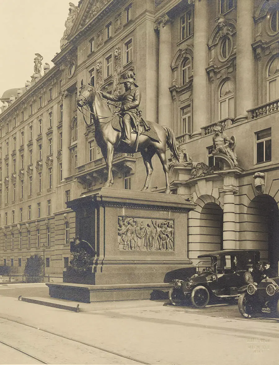 Radetzky-Denkmal vor dem neuen Kriegsministerium am Stubenring, Ansichtskarte, 1913, Wien Museum  