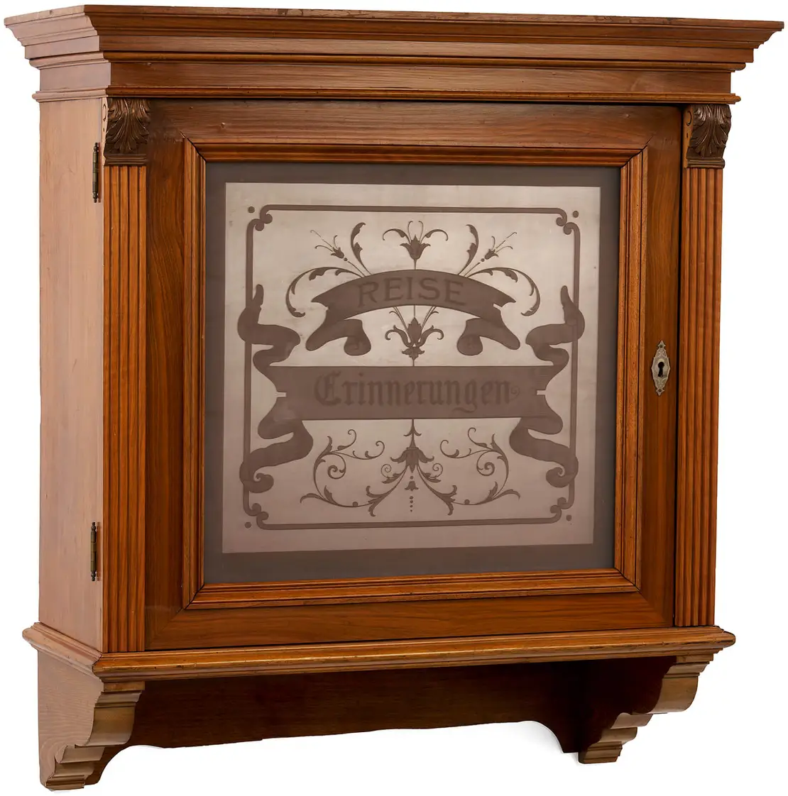 Hängekästchen der Sammlerin Else Erxleben, Ende 19. Jahrhundert, unbekannter Hersteller, Nussbaum und Eiche, furniert, Wien Museum
