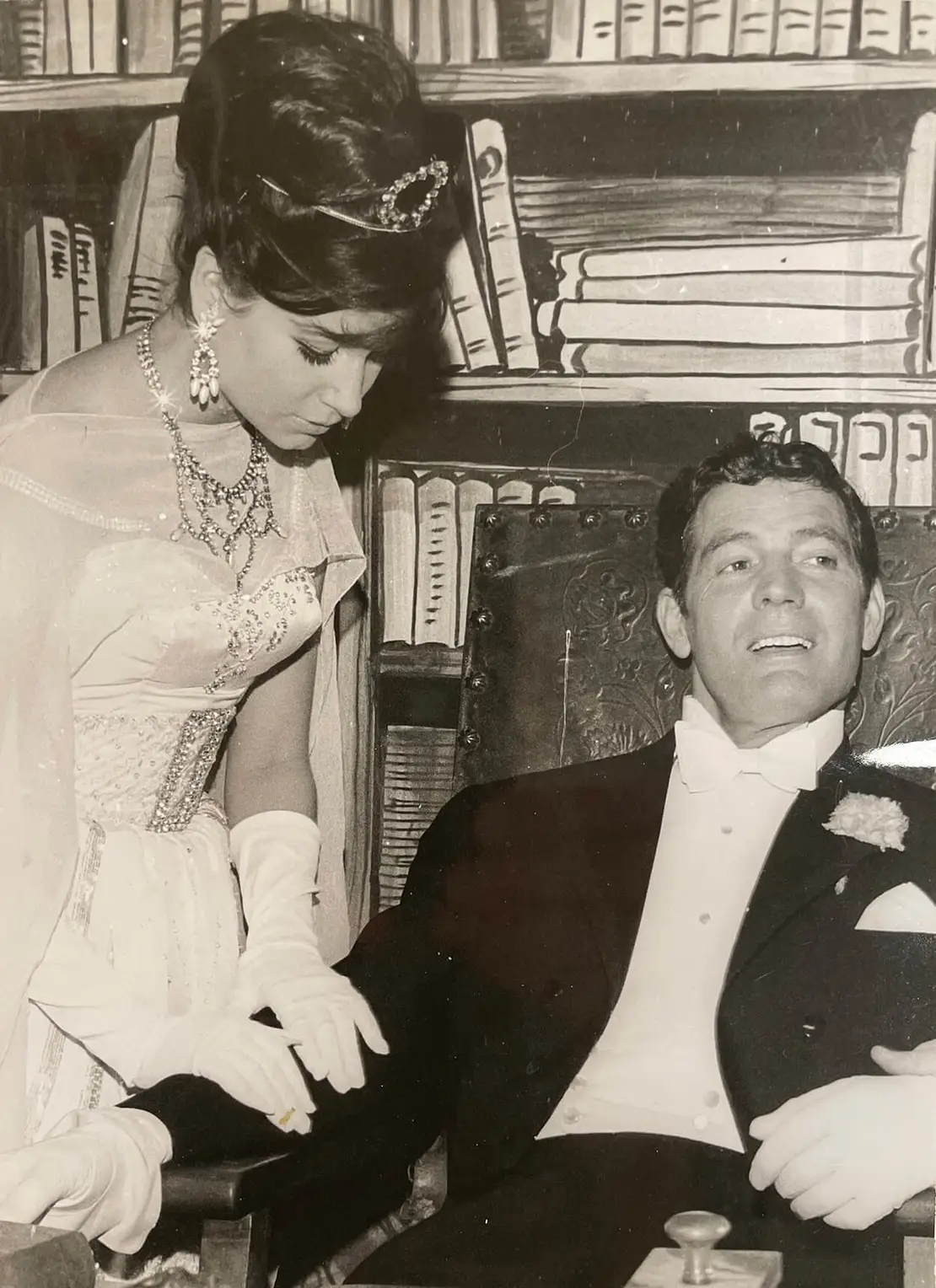 Paul Hubschmid als Prof. Henry Higgins mit Karin Huebner als Eliza Doolittle in „My Fair Lady“ im Theater an der Wien, 1963, Foto: Anton Doliwa, Wien Museum, Inv.-Nr. 195.000/6180