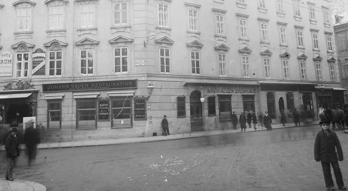 Das Michaeler Bierhaus auf einer Fotografie von Erwin Pendl aus dem Jahr 1897, ÖNB-Bildarchiv / picturedesk.com 