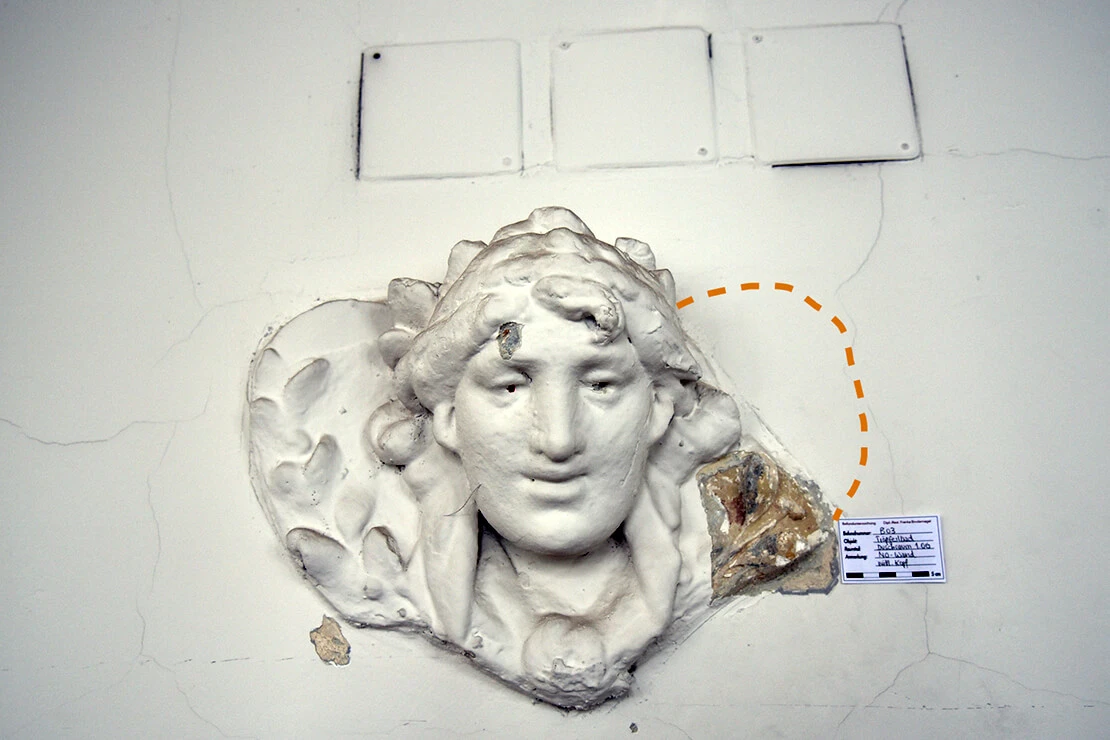 Gipsplastik eines Kopfes, vermutlich spätes 19. Jahrhundert, Foto: Franka Bindernagel  