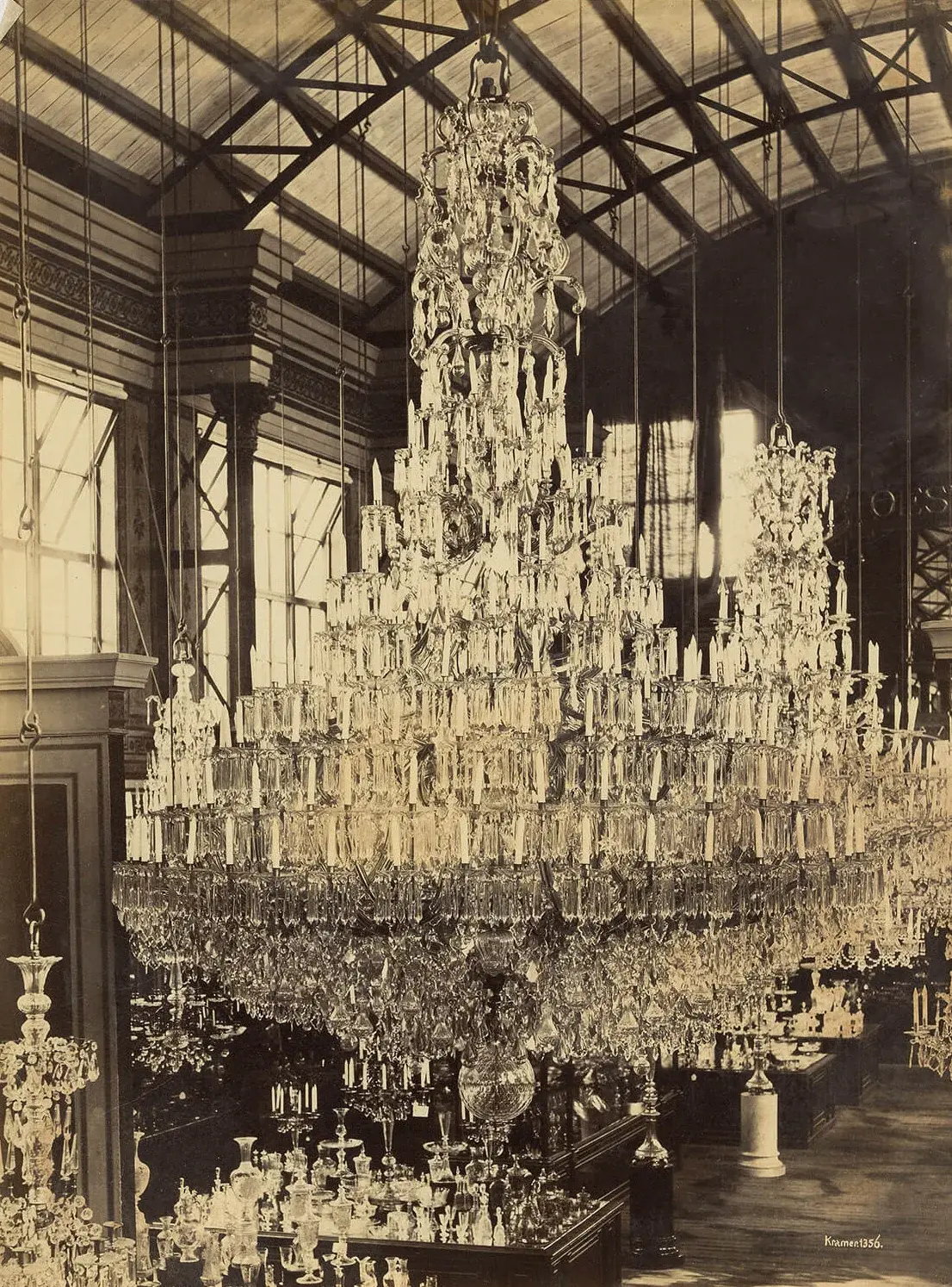 Luster von J. & L. Lobmeyr auf der Wiener Weltausstellung 1873, Foto: Oscar Kramer, Verlag der Wiener Photographen-Association, Wien Museum  