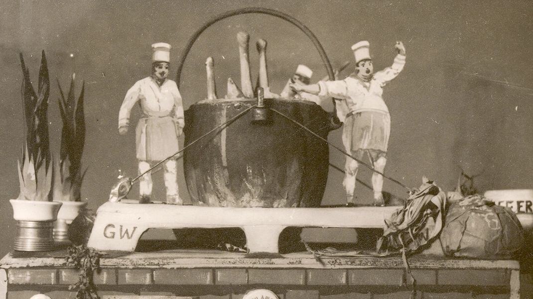 Ausschnitt aus Karneval-Album, Eintopf-Wagen: „Eintopfgericht“, Seite aus dem Album „Erster großer Karnevalszug in Wien, 19. Feber 1939. Modellaufnahmen“, Wien Museum, Inv. Nr. 78.661/6 