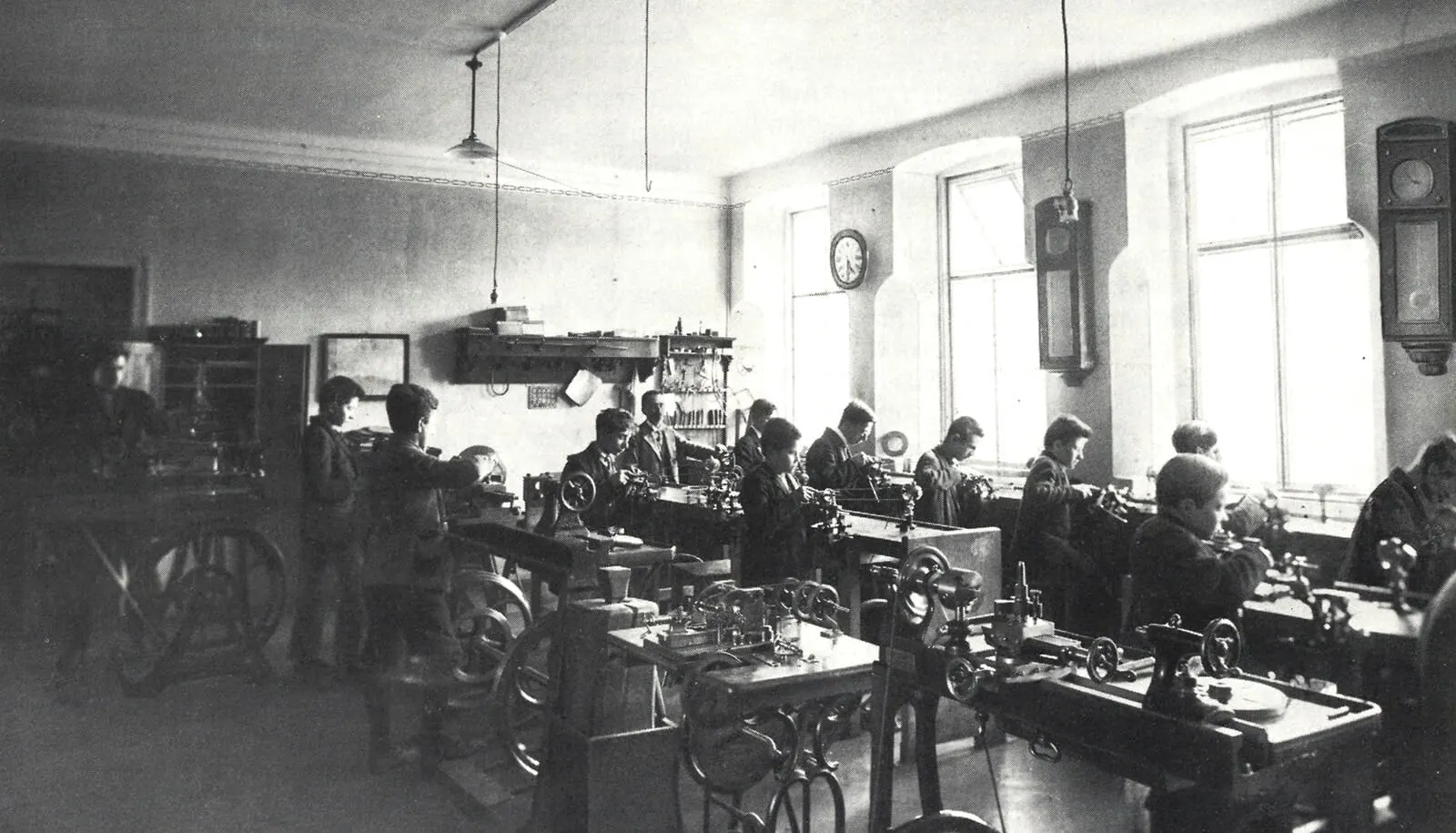 Uhrmacherwerkstätten in Karlstein an der Thaya, um 1900
