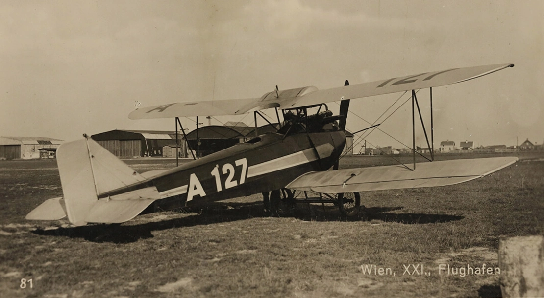 Aspern: Flugfeld, mit Flugzeug, Ansichtskarte, ca. 1934, Wien Museum, Inv.-Nr. 235180