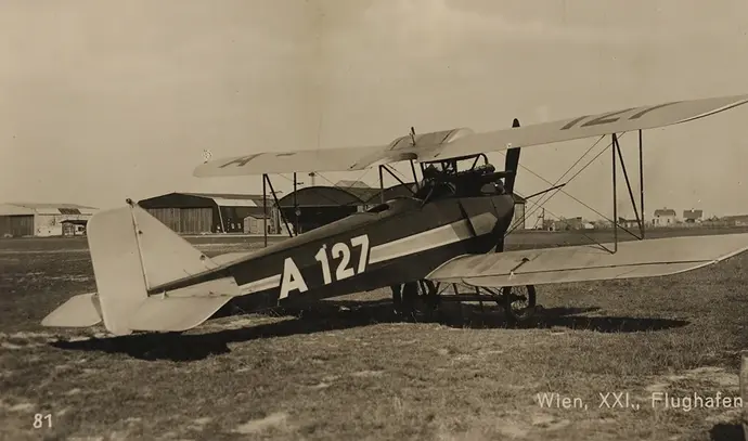 Aspern: Flugfeld, mit Flugzeug, Ansichtskarte, ca. 1934, Wien Museum, Inv.-Nr. 235180