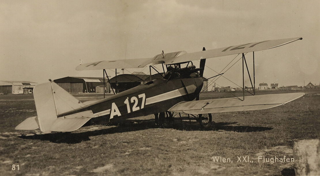 Aspern: Flugfeld, mit Flugzeug, Ansichtskarte, ca. 1934, Wien Museum, Inv.-Nr. 235180 