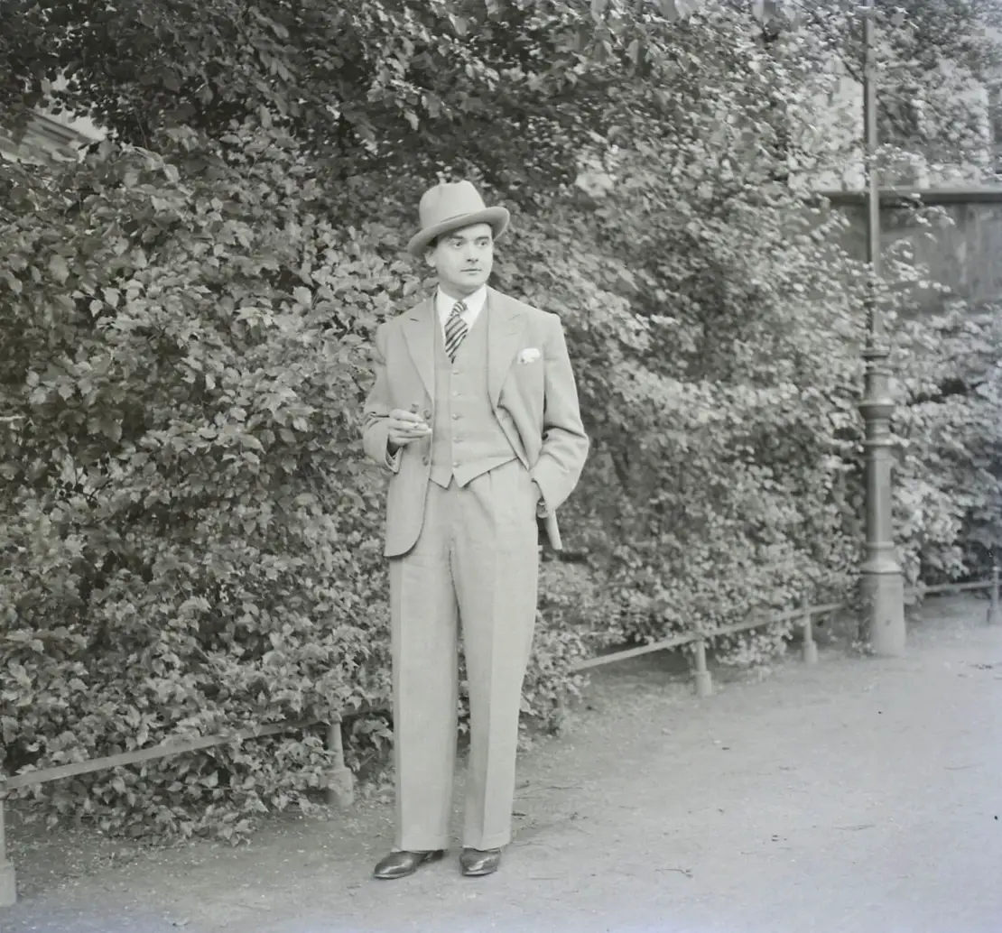 Karl Pollak, rechtes Teilbild einer stereoskopischen Negativplatte mit zwei Einzelbildern (Glas), hier positiv gezeigt, 21.05.1934, Pollak-Negativverzeichnis: Personen 50, Wien Museum, Inv.-Nr. 316540/38  