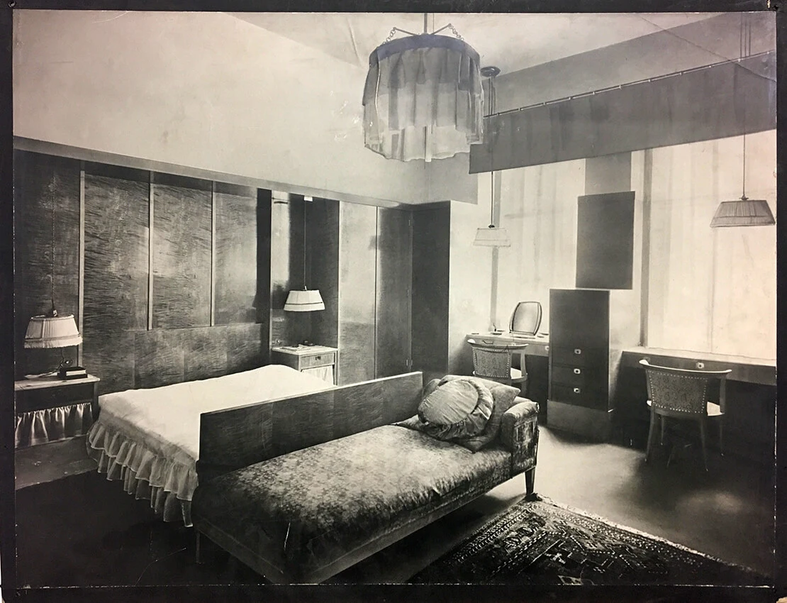 Wohnung Wilhelm und Martha Hirsch, Pilsen, Schlafzimmer (1907/08), Vergrößerung einer Fotografie von Martin Gerlach jun., Wien Museum  