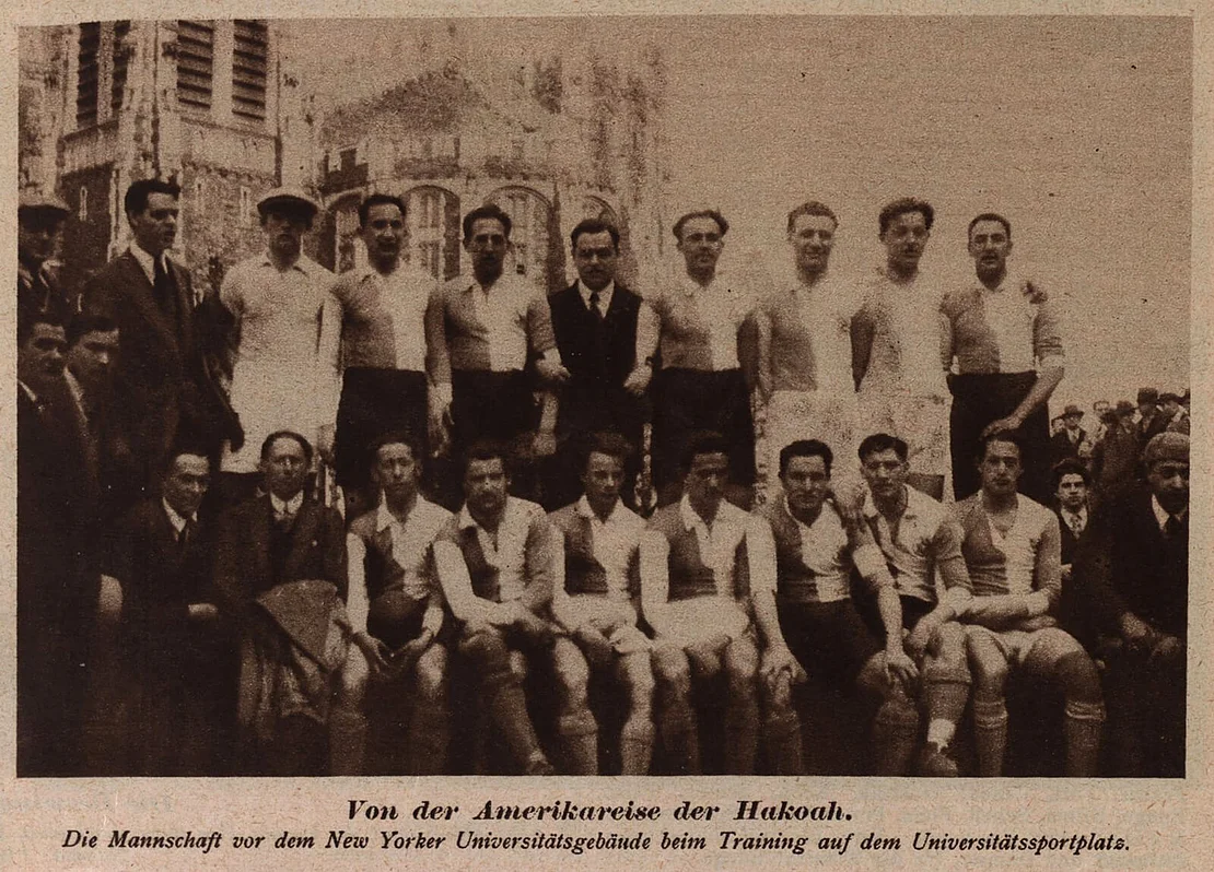 Hakoah-Mannschaft vor dem Universitätsgebäude beim Training, Illustriertes Sportblatt, 29. Mai 1926, ANNO/ÖNB  