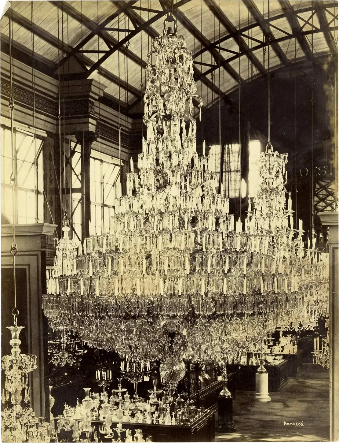 Luster von J. & L. Lobmeyr, Foto: Oscar Kramer, Wien Museum