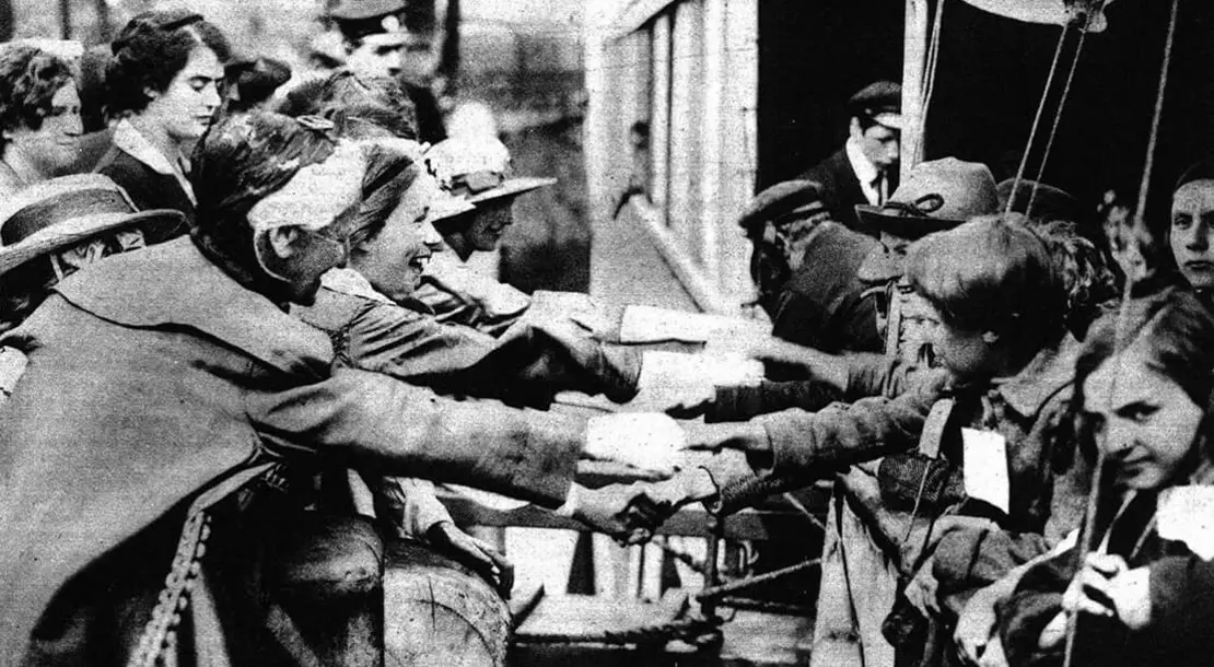 Ankunft von Wiener Kinder in England, in: Wiener Bilder, 13. Juni 1920, Titelseite, Quelle: Anno/ÖNB  