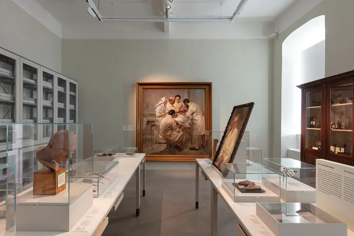 Ausstellungsansicht zum Thema Körperbilder, Foto: Reiner Riedler