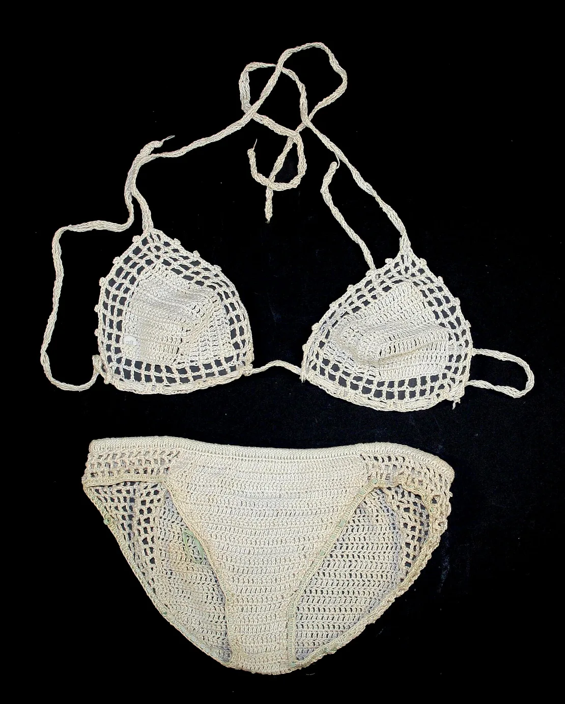 Selbstgehäkelter Damenbikini, 1968/1972, Wien Museum  