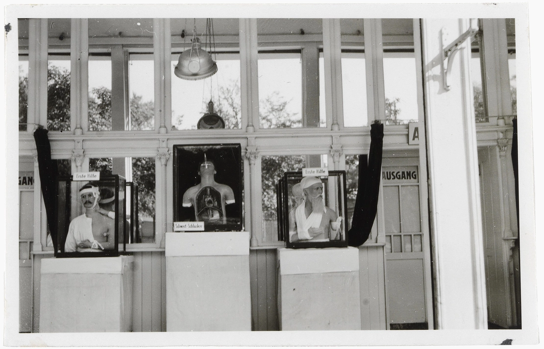 Eingang zu Präuschers Panoptikum im Wiener Prater, um 1940, Wien Museum