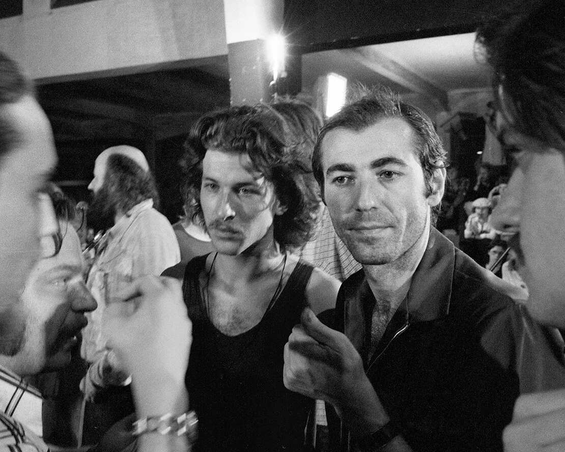 Willi Resetarits (2. v. r.) bei der Besetzung der Arena, 1976, Foto: Heinz Riedler, Wien Museum