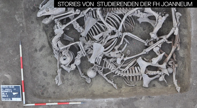 Grube mit Knochen von Menschen und Pferden, Foto: Novetus GmbH