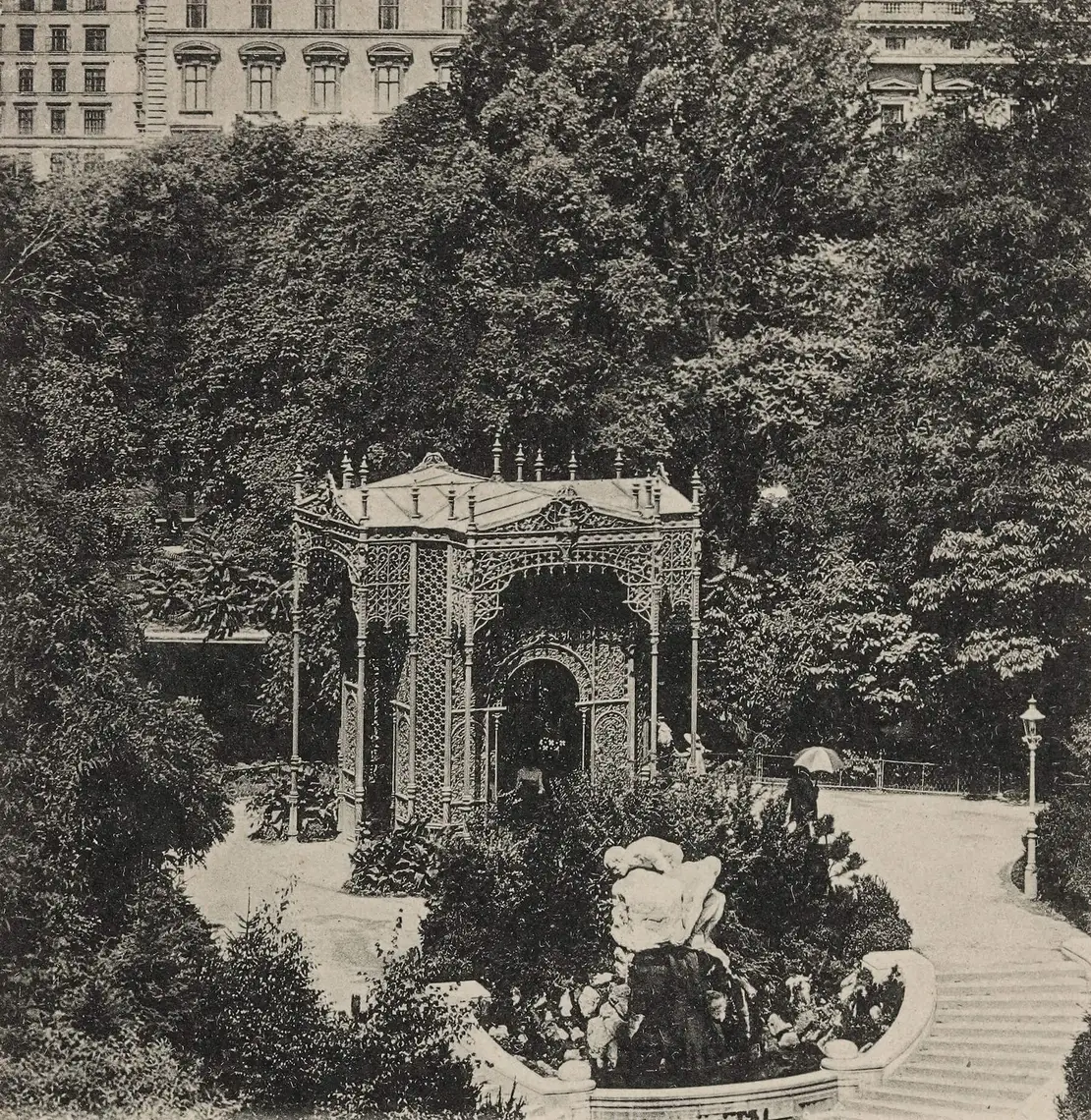 Eiserner Pavillon mit Skulptur „Befreiung der Quelle“, Ansichtskarte 1904, Wien Museum