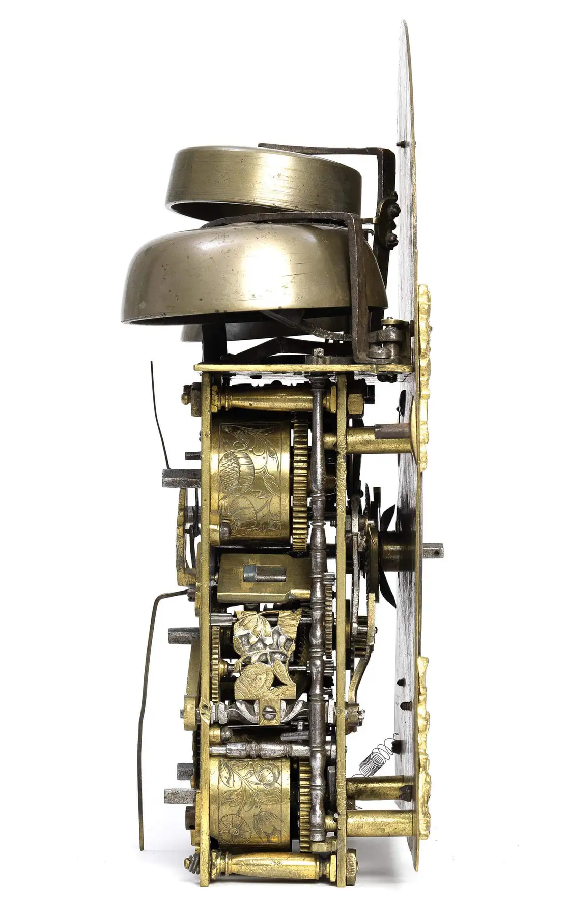 Kommodenstanduhrwerk aus dem frühen 18. Jahrhundert, Süddeutschland, Wien Museum. Ein Blick offenbart eine Vielzahl von Fertigungs- und Reparatur-Techniken.