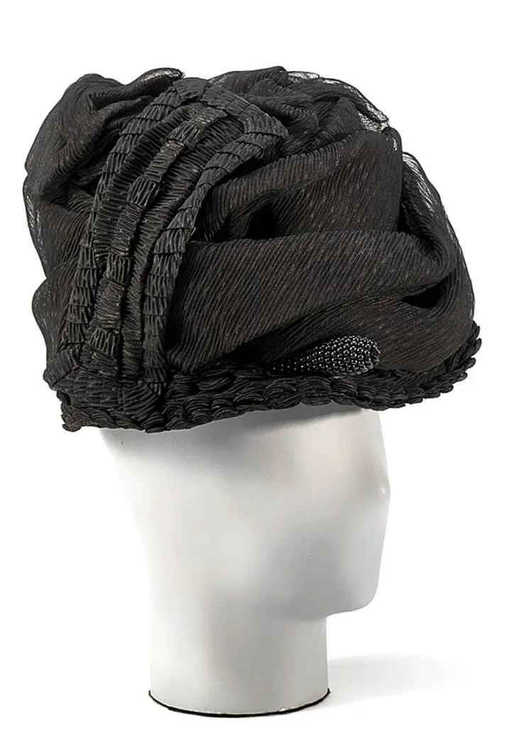 Kunstvoller Hut aus englischem Trauerkrepp, um 1912, Sammlung Wien Museum  