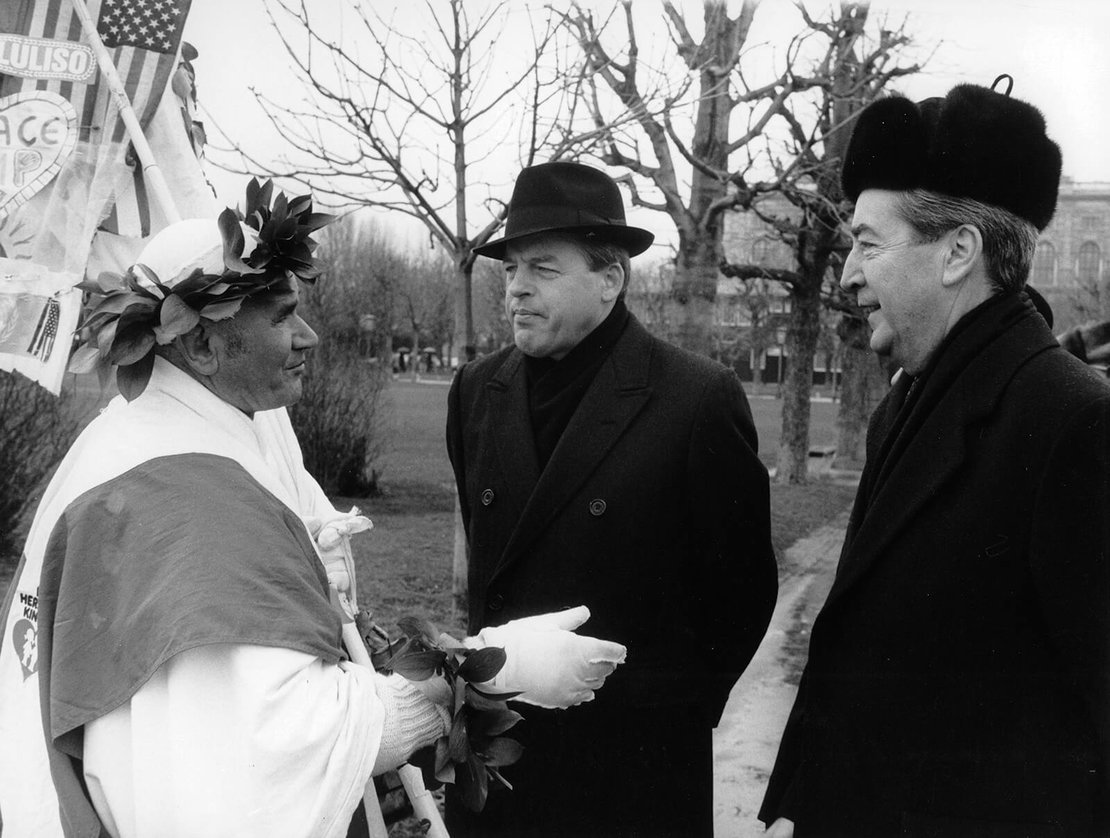 Waluliso mit Bundeskanzler Franz Vranitzky und Außenminister Alois Mock, 11. März 1988, Foto: Votava / brandstaetter images / picturedesk.com 