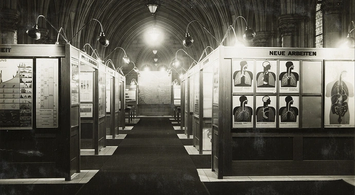 Dauerausstellung des Gesellschafts- und Wirtschaftsmuseums in der Volkshalle des Wiener Rathauses, 1927, Wien Museum, Inv.-Nr. 55456/7