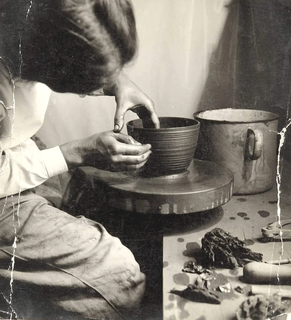 Lucie Rie an der Töpferscheibe, Wien 1935, From the collections of the Crafts Study Centre, University for the Creative Arts, CFC/1/3  