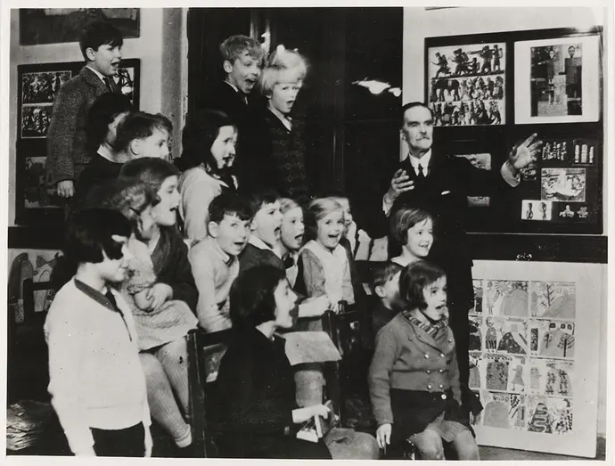 Franz Čižek mit Kindern der Jugendkunstklasse, Fotografie von Rudolf Johann Bohl, 1934, Wien Museum