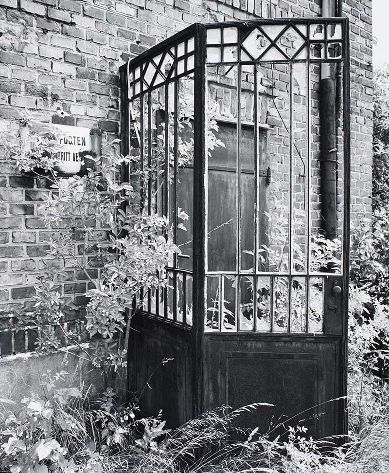 Elfriede Mejchar: aus dem Zyklus „Aether ad narcosim“ (Chemische Fabrik Victor Alder, 10. Bezirk, demoliert 1991), 1989–1991, Wien Museum