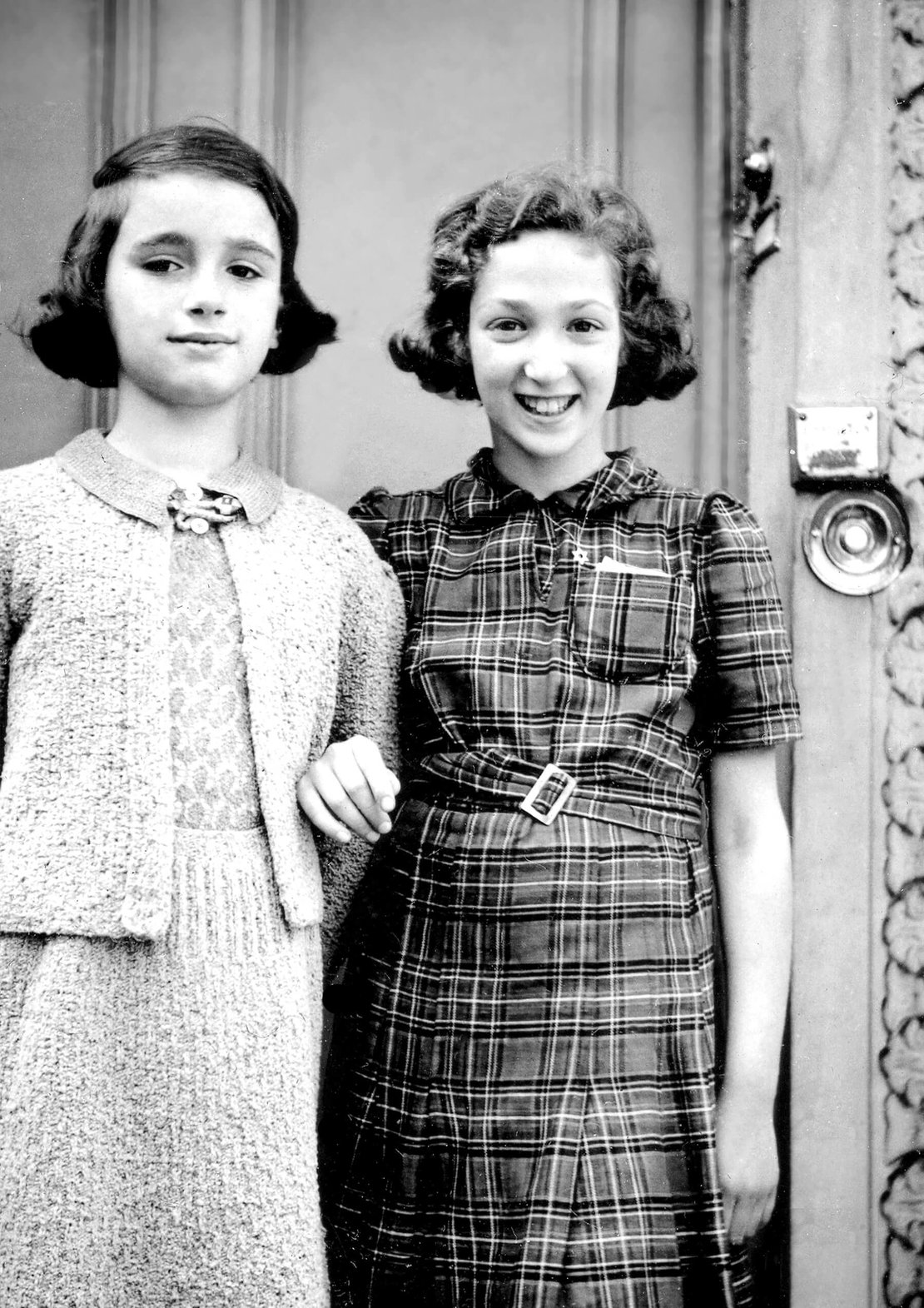 Lore Segal (r.) mit Cousine Inge Curth in London 1939, © Lore Segal 