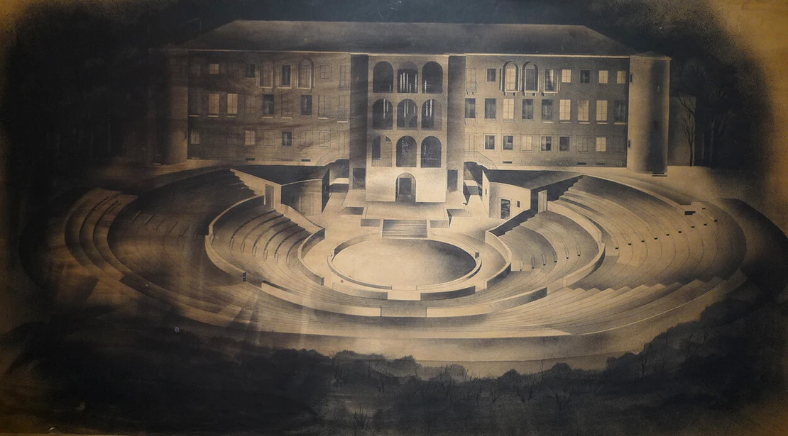 Bildtafel zur Frontführerschule, Rückansicht mit der zentral gelegenen Kapelle und dem für bis zu 100.000 Menschen geplanten monumentalen Freilichttheater, Architekturzentrum Wien (AZW), Foto: Katrin Stingl