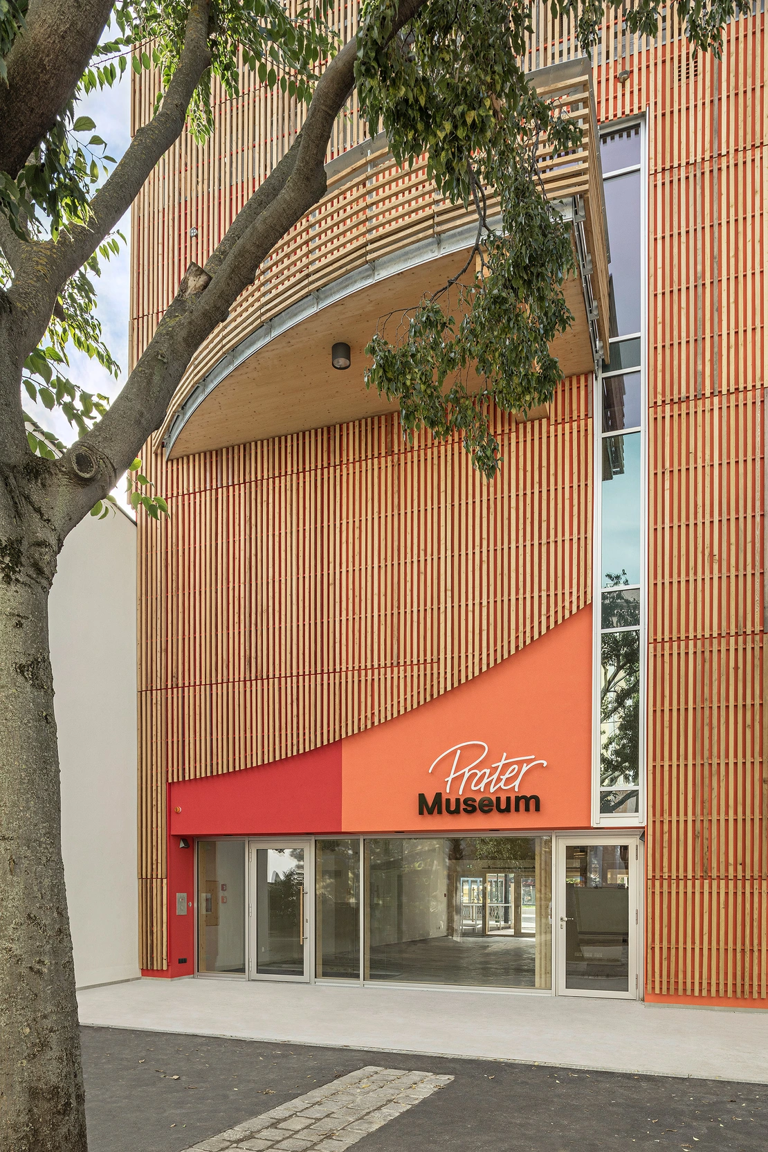 Das neue Pratermuseum, von der Straße des Ersten Mai aus gesehen, Foto: Hertha Hurnaus