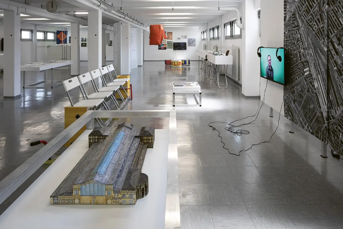 Das von Michael Hieslmair und Michal Zinganel initiierte Museum Nordwestbahnhof, Außenansicht: Hieslmair/Zinganel, 2021; Innenansicht: Wolfgang Thaler, 2021  