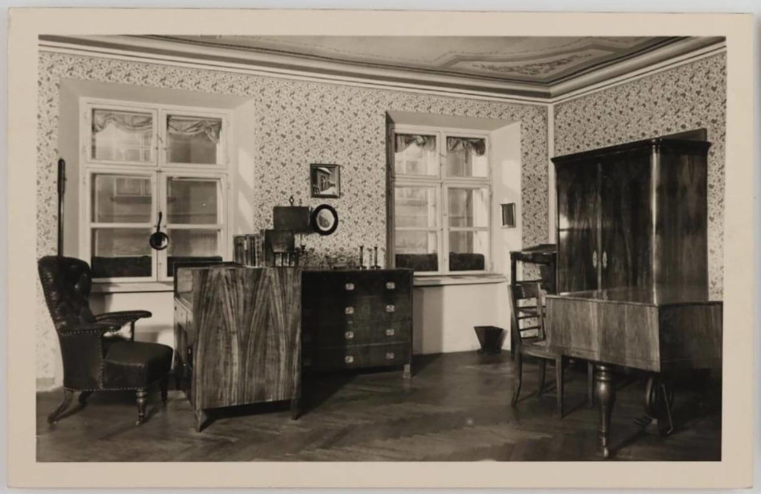 Das Wohnzimmer der Grillparzer-Wohnung im Rathaus in Wien, Zustand 1941, Wien Museum 