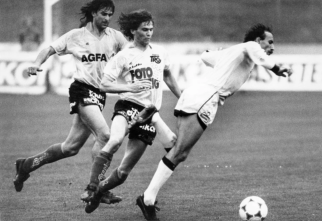 Semifinale des Österreichischen Fußball Cups auf der Hohen Warte, First Vienna FC gegen FC Tirol, links Mario Kempes, 20. Mai 1987, APA-Images / brandstaetter images / Votava