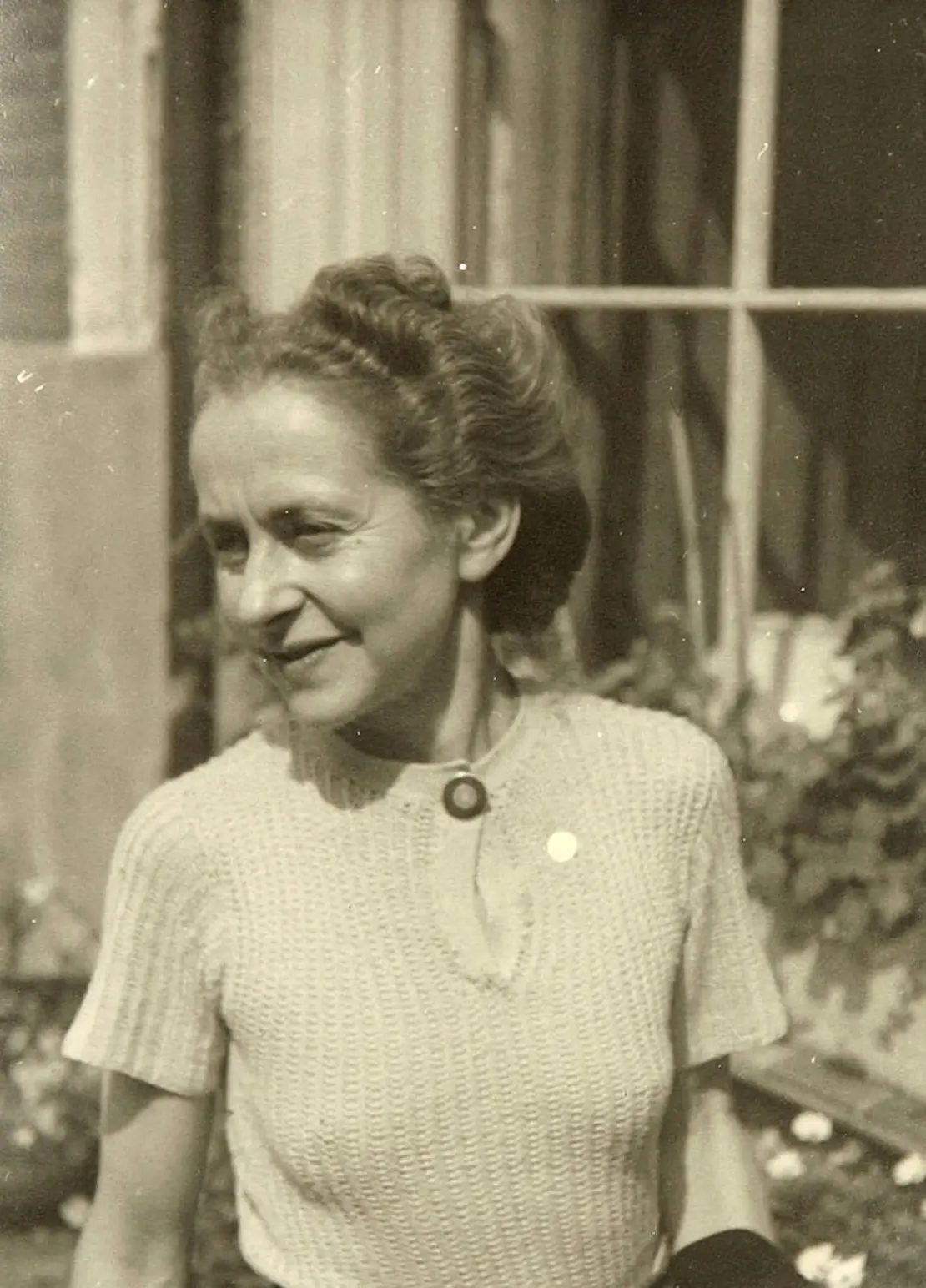 Lucie Rie in den 1950er Jahren, From the collections of the Crafts Study Centre, University for the Creative Arts, RIE/20/2/1  