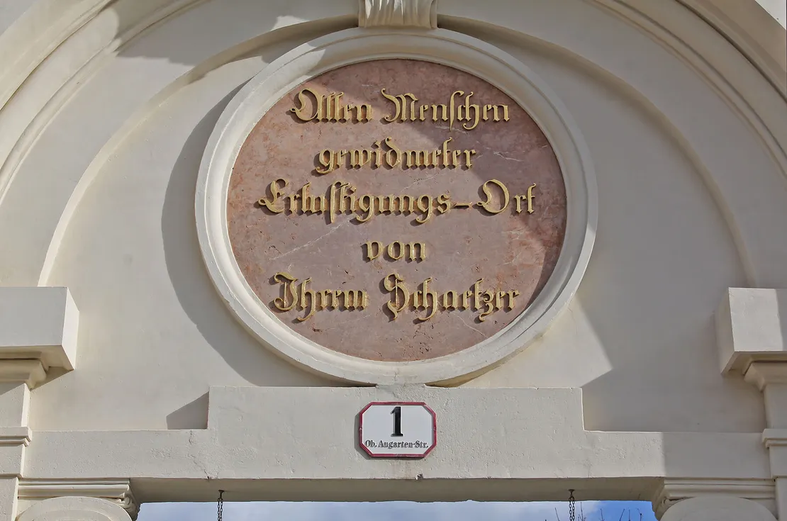 Inschrift am Eingangsportal des Augartens. Foto: Christian Hlavac