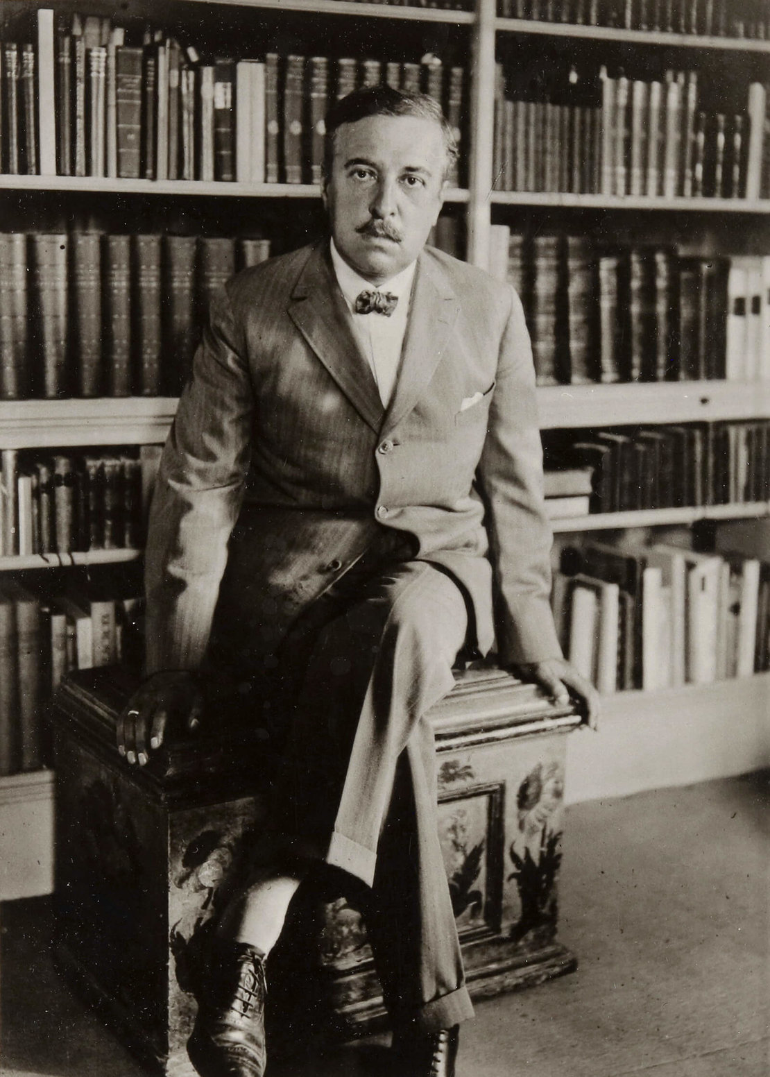 Hugo von Hofmannsthal in seinem Arbeitszimmer, 1926, Nachlass Hofmannsthal, Freies Deutsches Hochstift, Frankfurt a.M. 