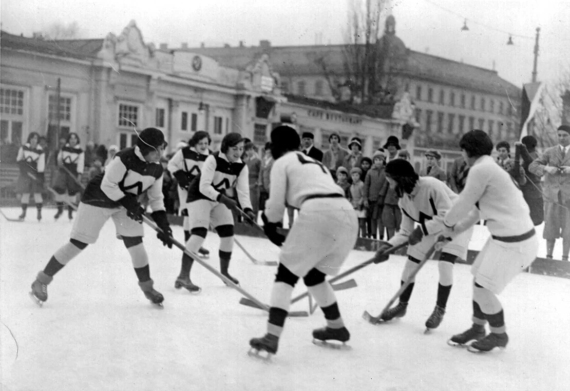 Das erste weibliche Eishockeyteam Österreichs, 1930/31, Foto © WEV