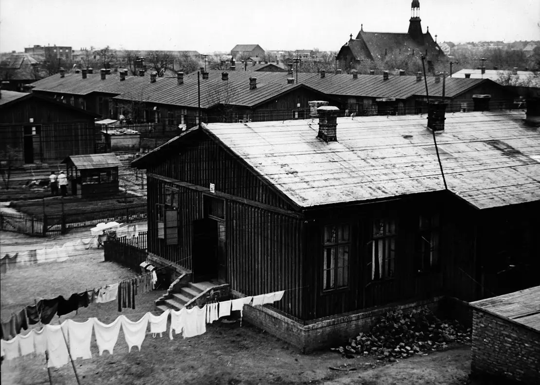 Die Barackensiedlung Hasenleiten mit der Notkirche im Hintergrund, 1937, Wien Museum, Inv.-Nr. 58081/2  