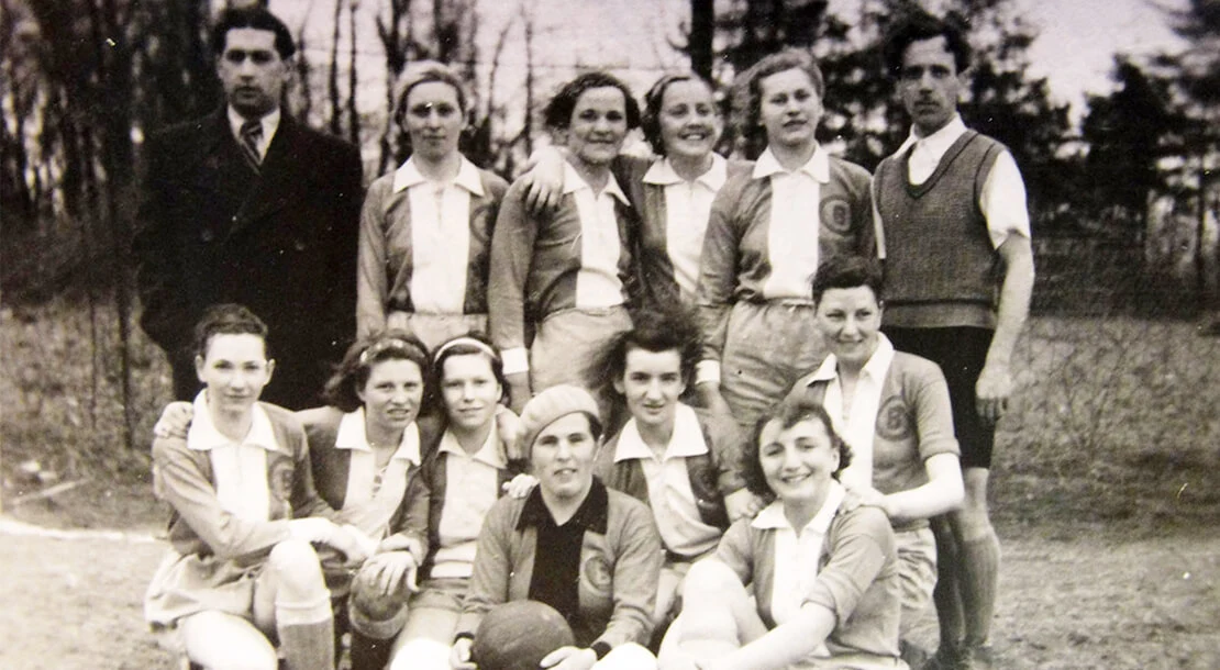 Dieses Bild zeigt möglicherweise das Team „Brigitta“. Eine hundertprozentige Identifizierung des Teams war bislang allerdings noch nicht möglich. Foto: Chris Unger Collection  